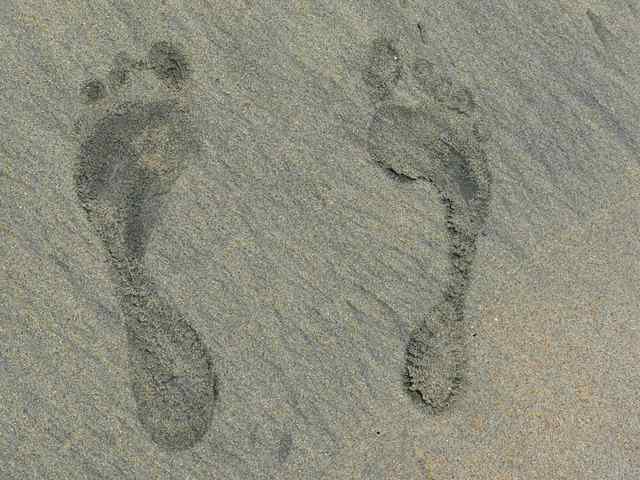 high-arch-shoes-footprint